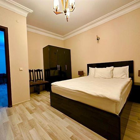 Hotel Tsereteli บาทูมิ ภายนอก รูปภาพ