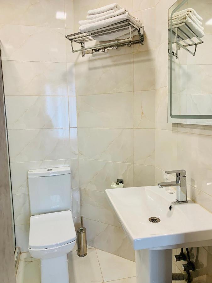 Hotel Tsereteli บาทูมิ ภายนอก รูปภาพ