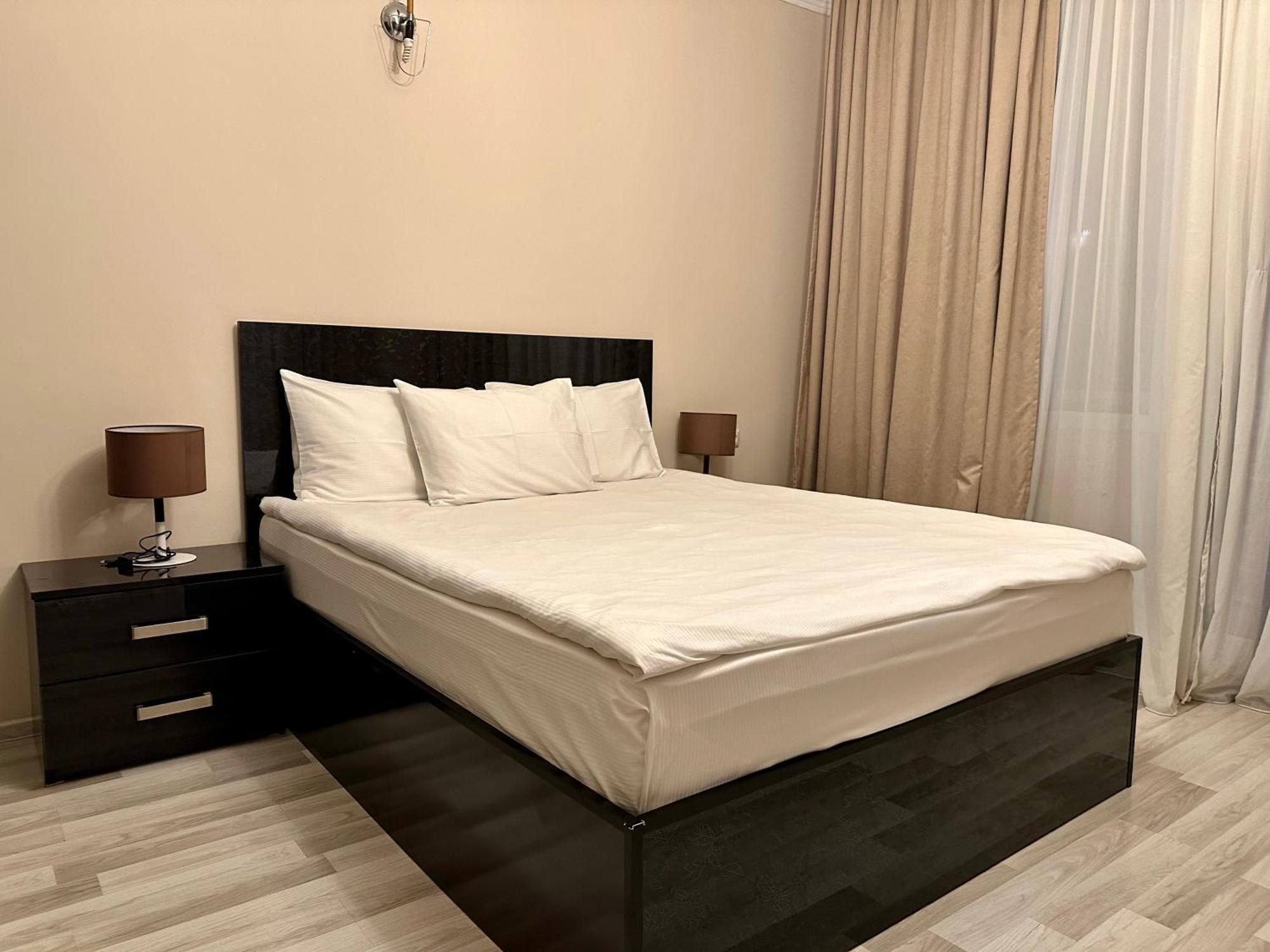 Hotel Tsereteli บาทูมิ ภายนอก รูปภาพ