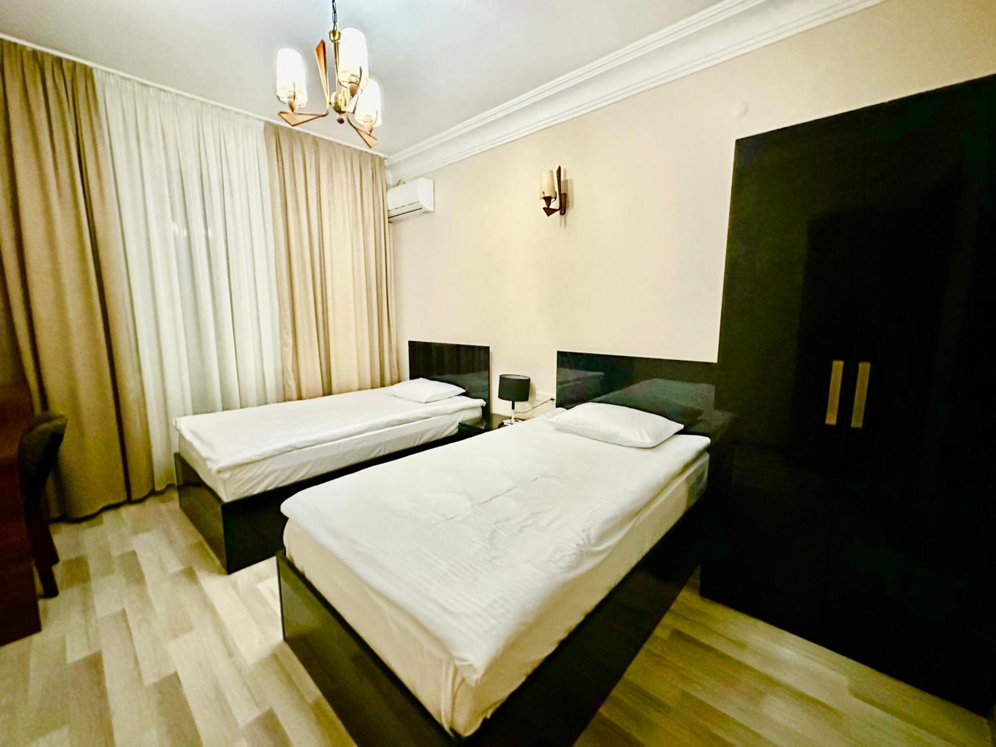 Hotel Tsereteli บาทูมิ ภายนอก รูปภาพ
