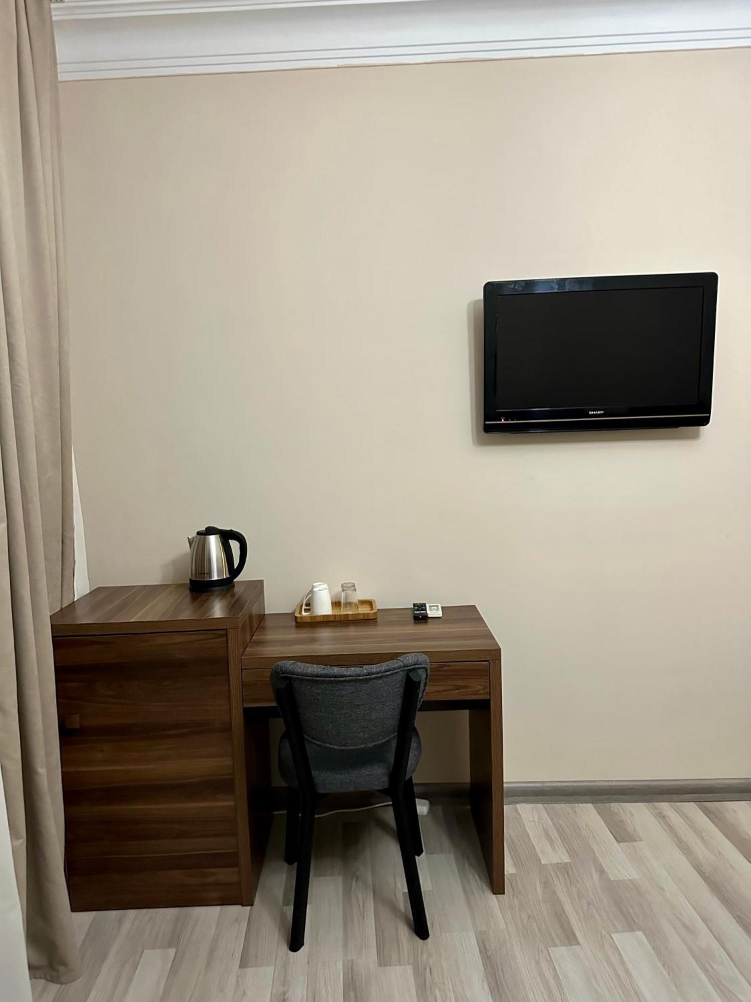 Hotel Tsereteli บาทูมิ ภายนอก รูปภาพ