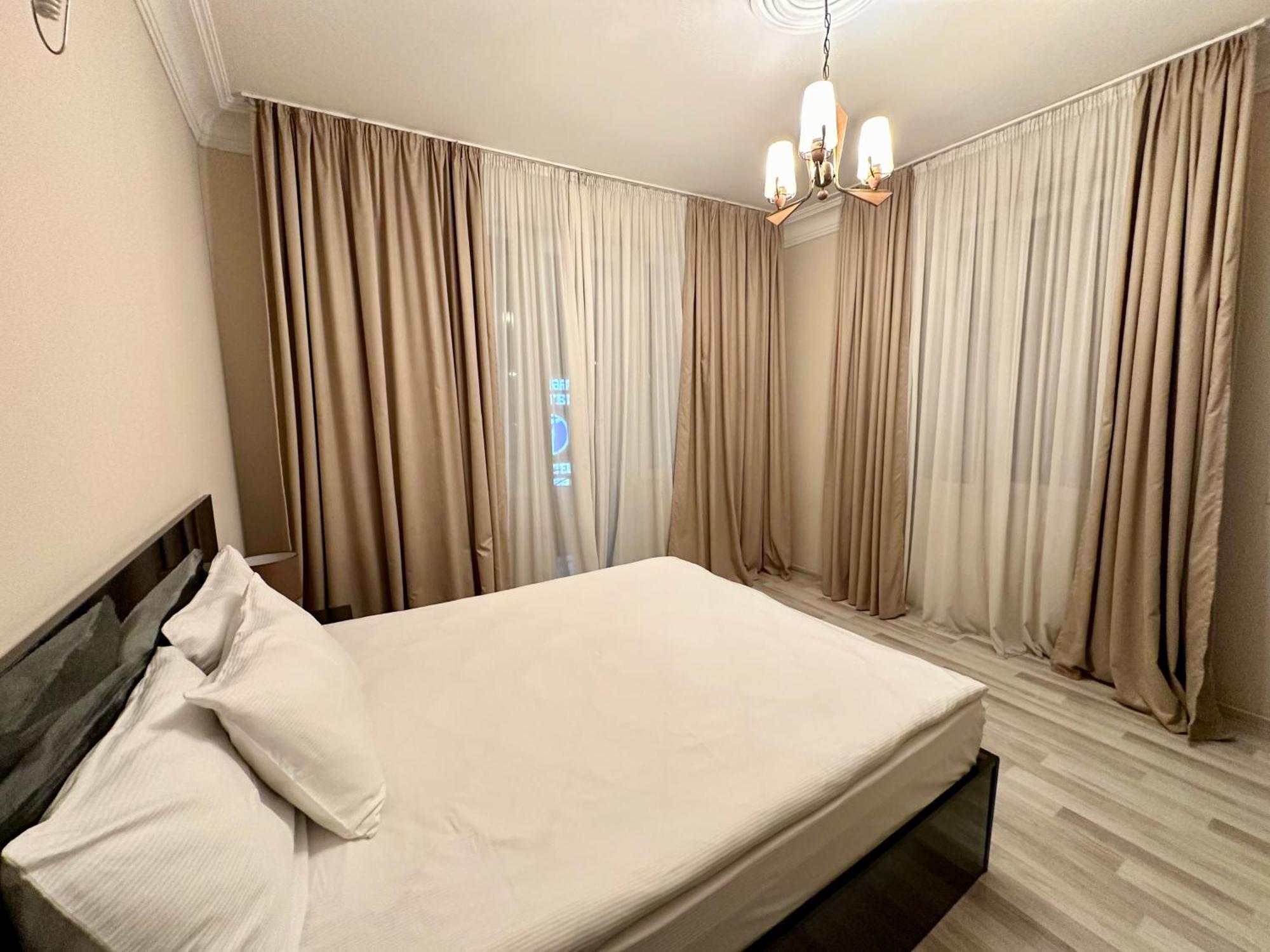 Hotel Tsereteli บาทูมิ ภายนอก รูปภาพ