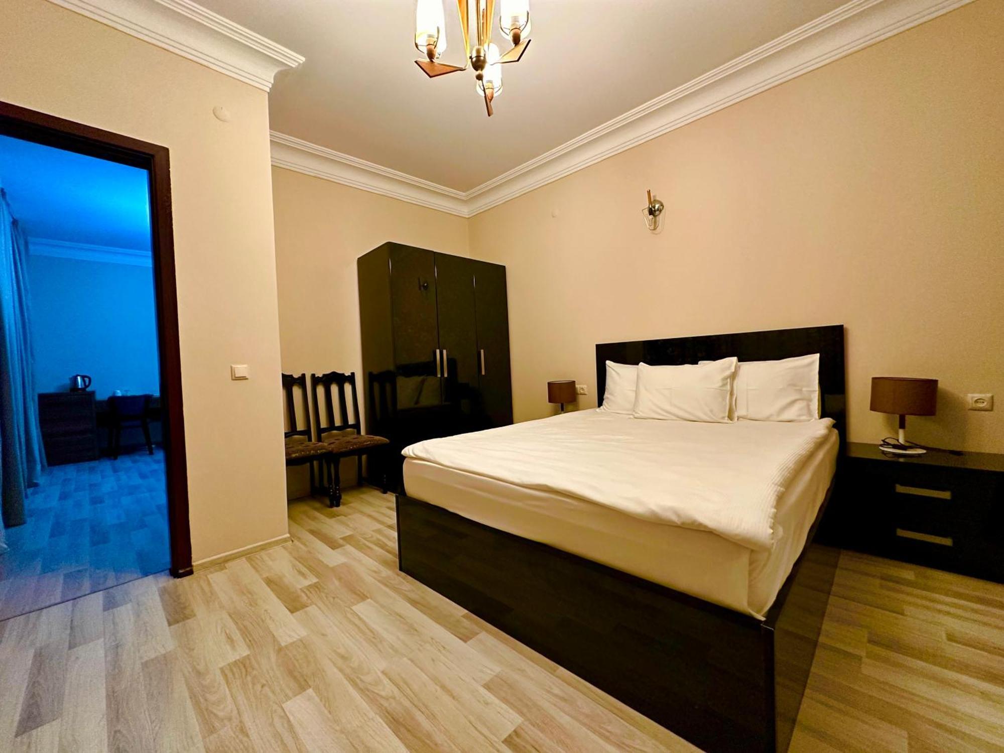 Hotel Tsereteli บาทูมิ ภายนอก รูปภาพ