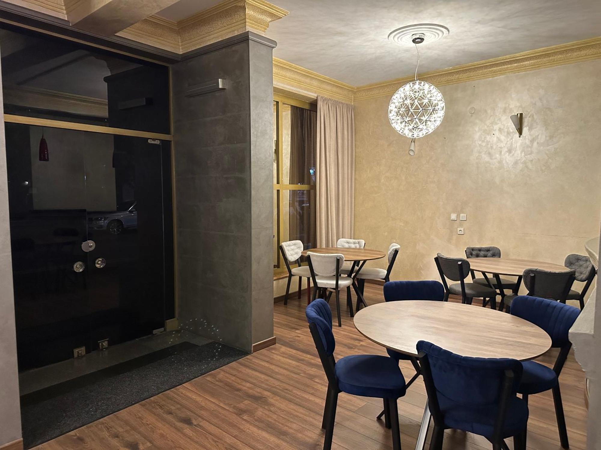 Hotel Tsereteli บาทูมิ ภายนอก รูปภาพ
