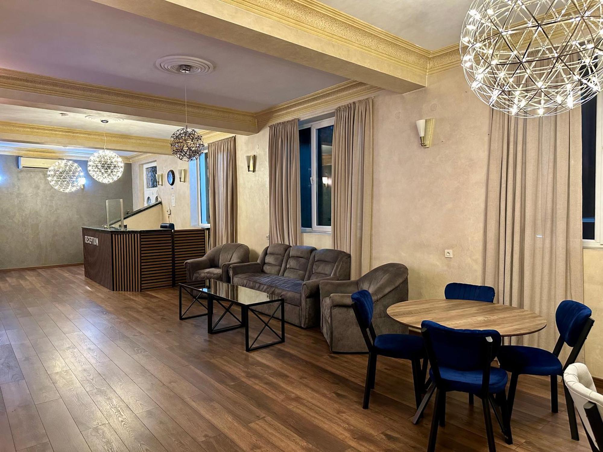 Hotel Tsereteli บาทูมิ ภายนอก รูปภาพ