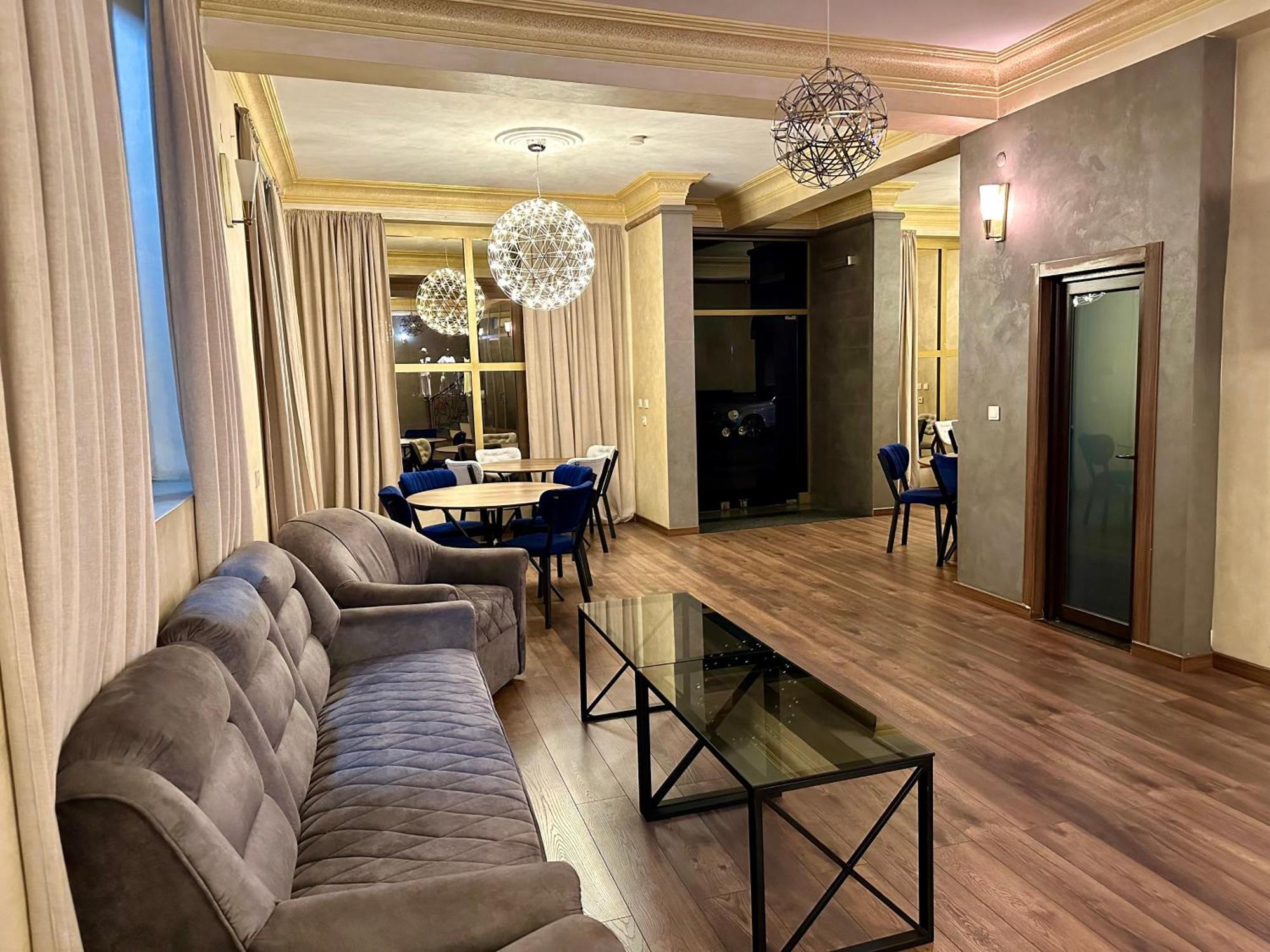 Hotel Tsereteli บาทูมิ ภายนอก รูปภาพ